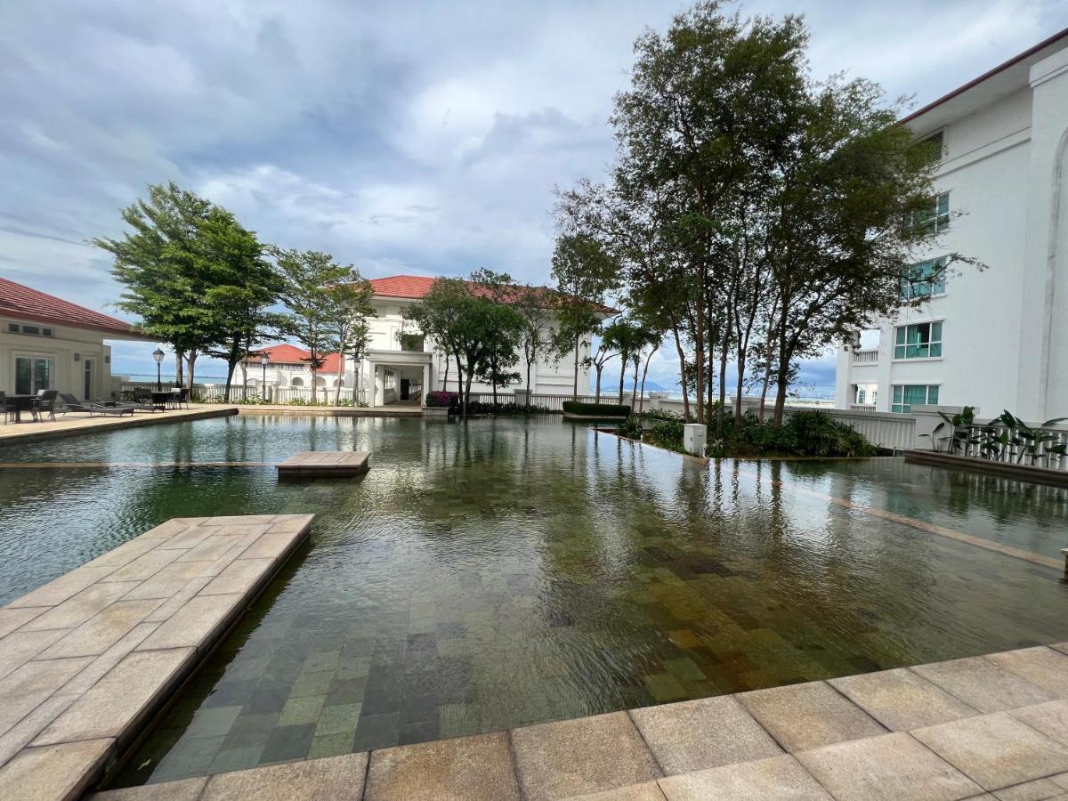 2Beds Seaview Straits Quay Comes With Carpark And Hothub Bagan Jermal Bagian luar foto